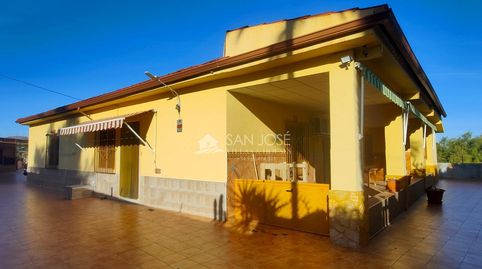 SE VENDE CHALET CON PISCINA EN MUY BUEN ESTADO EN ASPE ZONA DE UCHEL