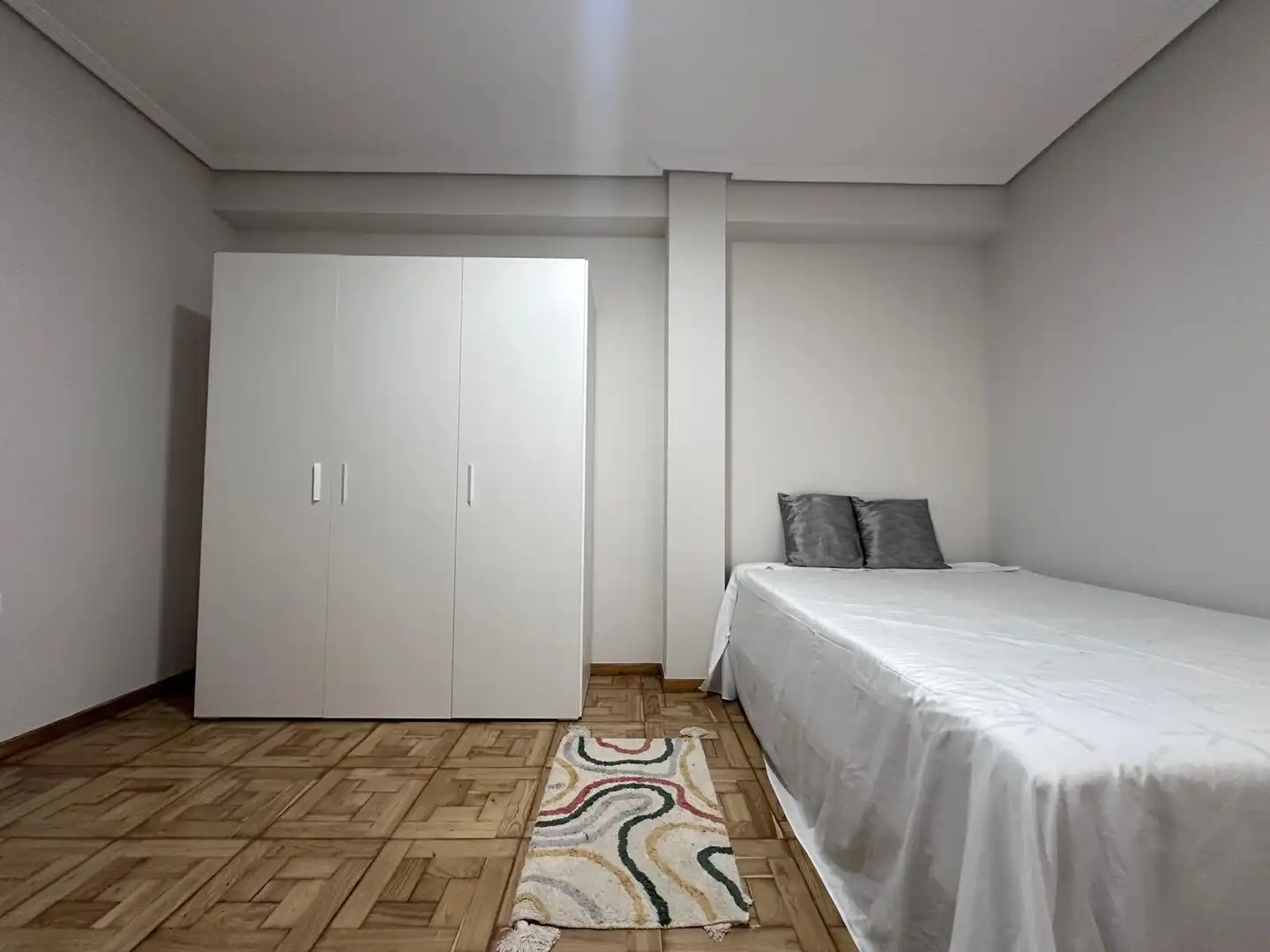 Schlafzimmer von Wohnung zur Miete in Santander mit Heizung und Möbliert