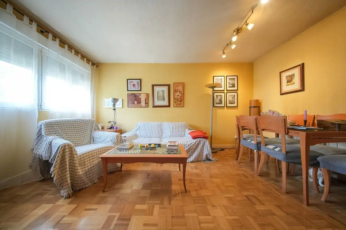Sala d'estar de Pis en venda en San Sebastián de los Reyes amb Aire condicionat, Calefacció i Moblat