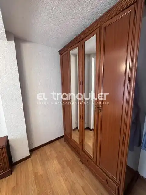 Schlafzimmer von Wohnung zur Miete in Madrid mit Klimaanlage, Terrasse und Möbliert