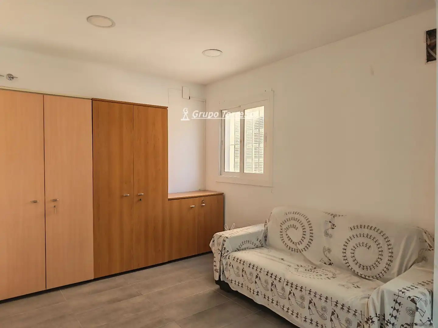 Habitación de Local de alquiler en Cubelles con Aire acondicionado, Terraza y Internet