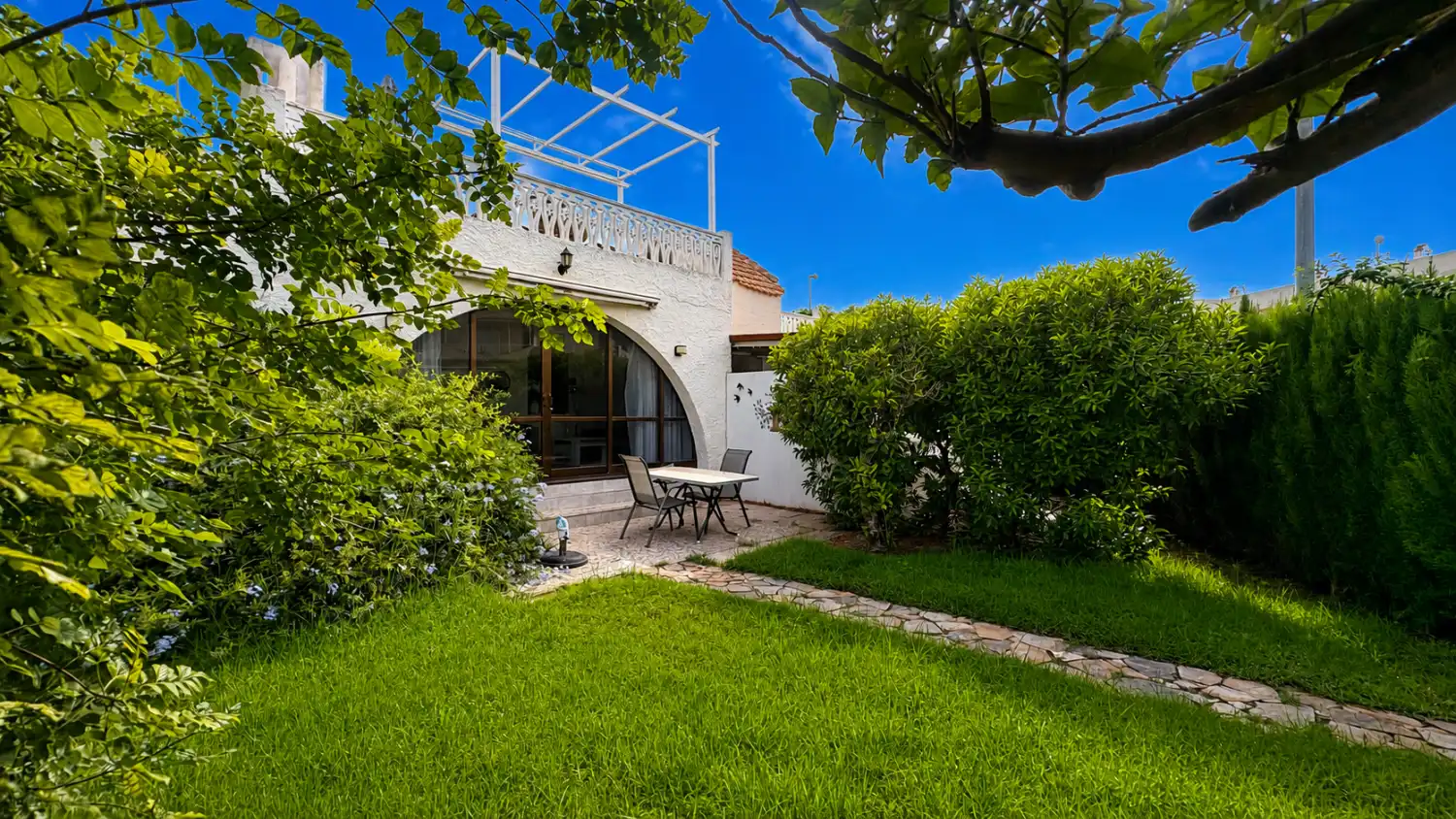 Jardí de Casa o xalet en venda en Orihuela amb Aire condicionat, Moblat i Internet