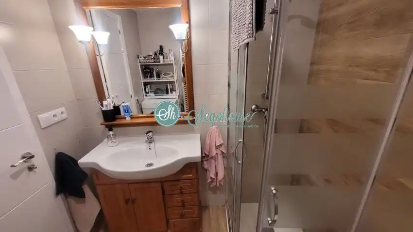Baño de Piso de alquiler en Segovia con Calefacción, Terraza y Amueblado