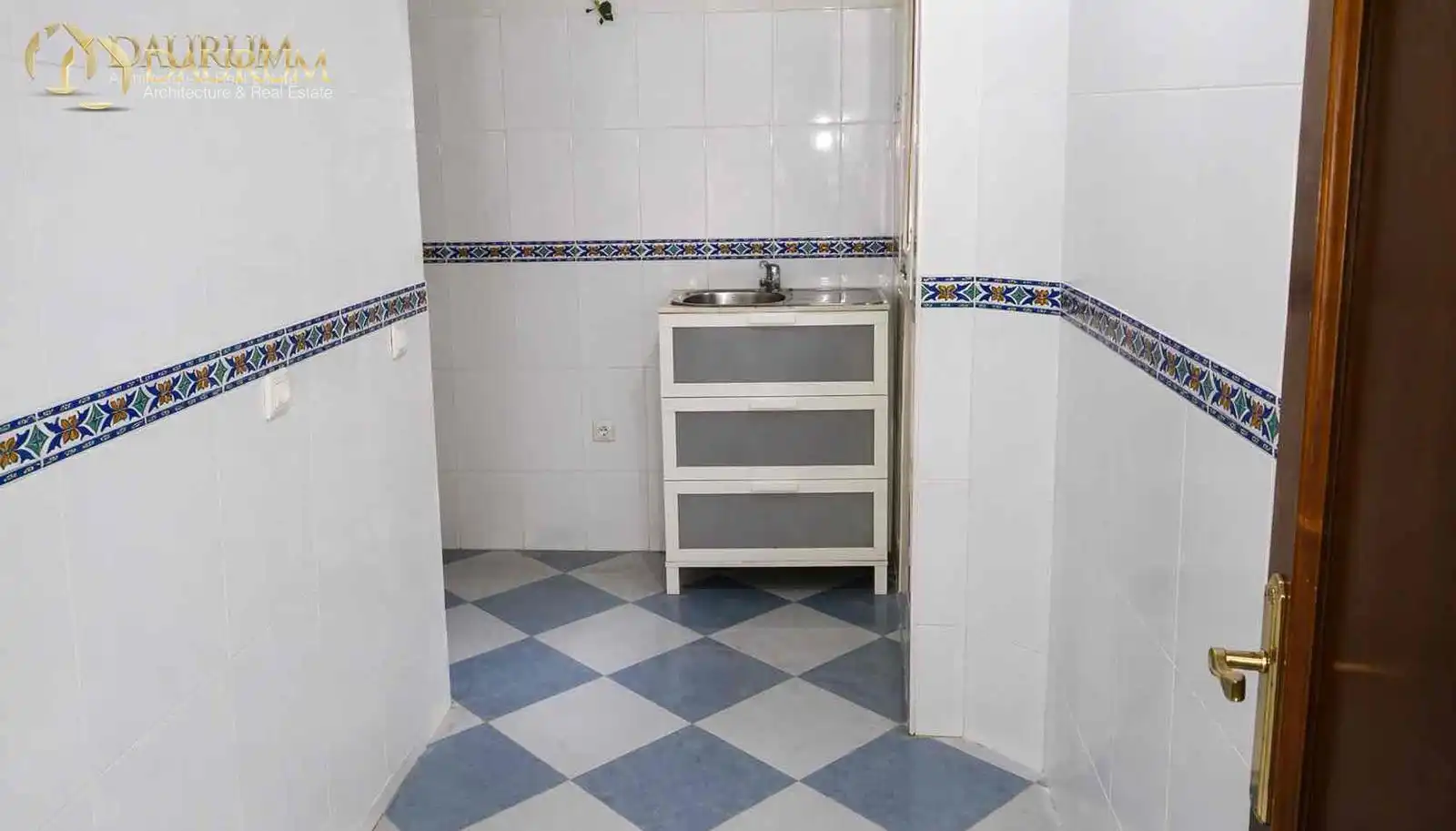 Bathroom of Houses for sale in Sevilla  with Air Conditioner, Terrace and Storage room