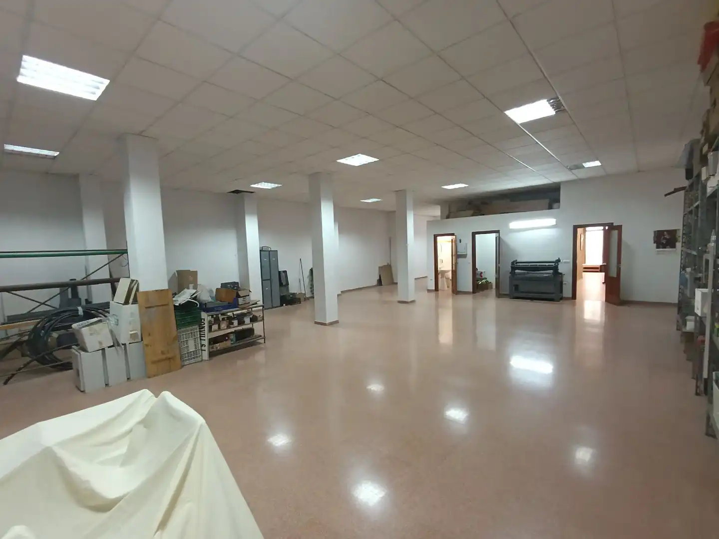 Local comercial en venta en Linarejos, imagen 4