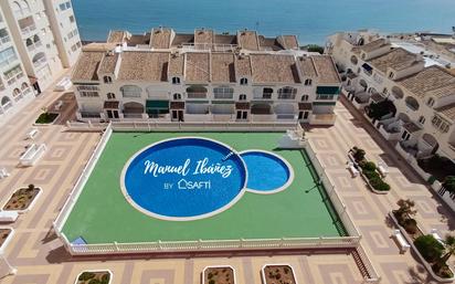 Vista exterior de Àtic en venda en La Manga del Mar Menor amb Aire condicionat i Terrassa