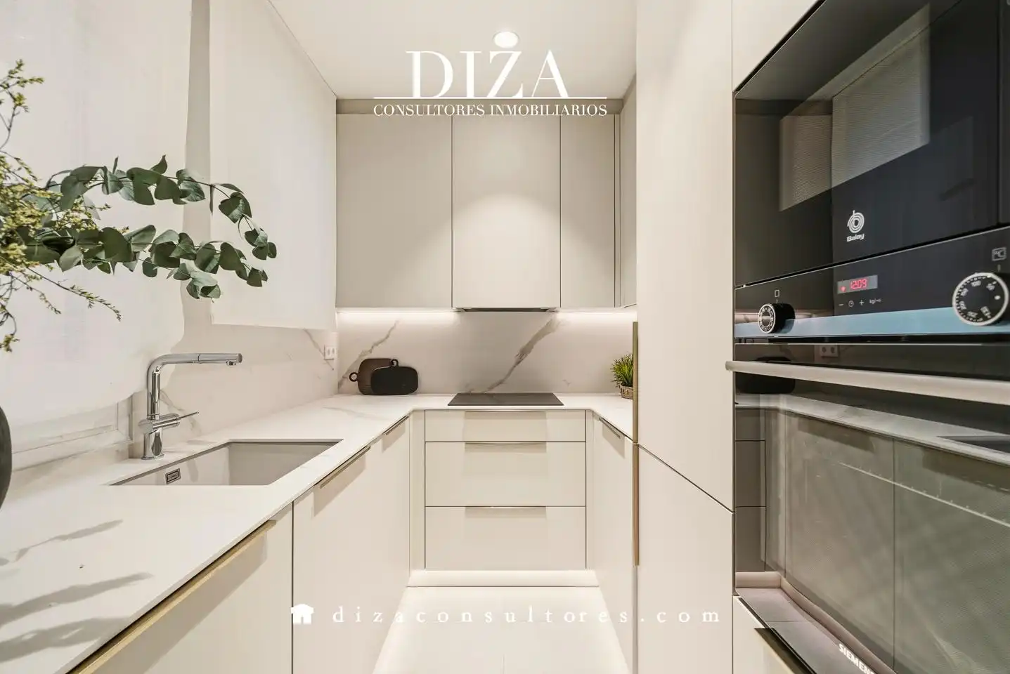 Kitchen of Flat for sale in Madrid  with Air Conditioner, Heating and Parquet flooring