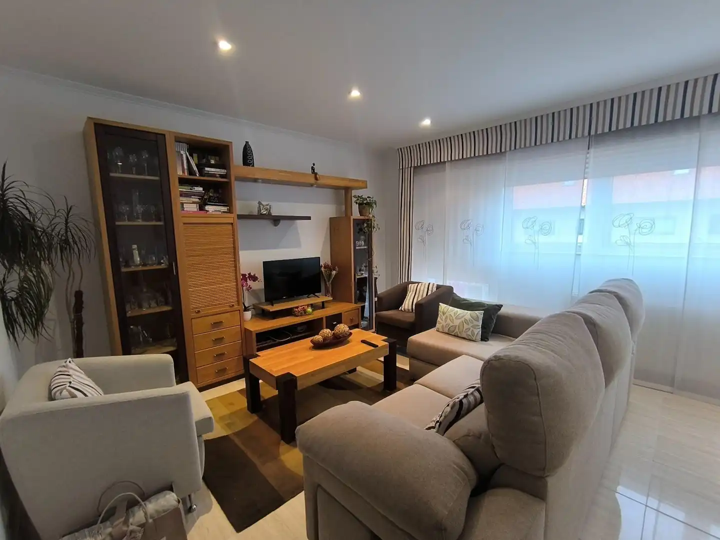 Wohnzimmer von Einfamilien-Reihenhaus zum Verkauf in Santiago de Compostela  mit Heizung, Privatgarten und Terrasse