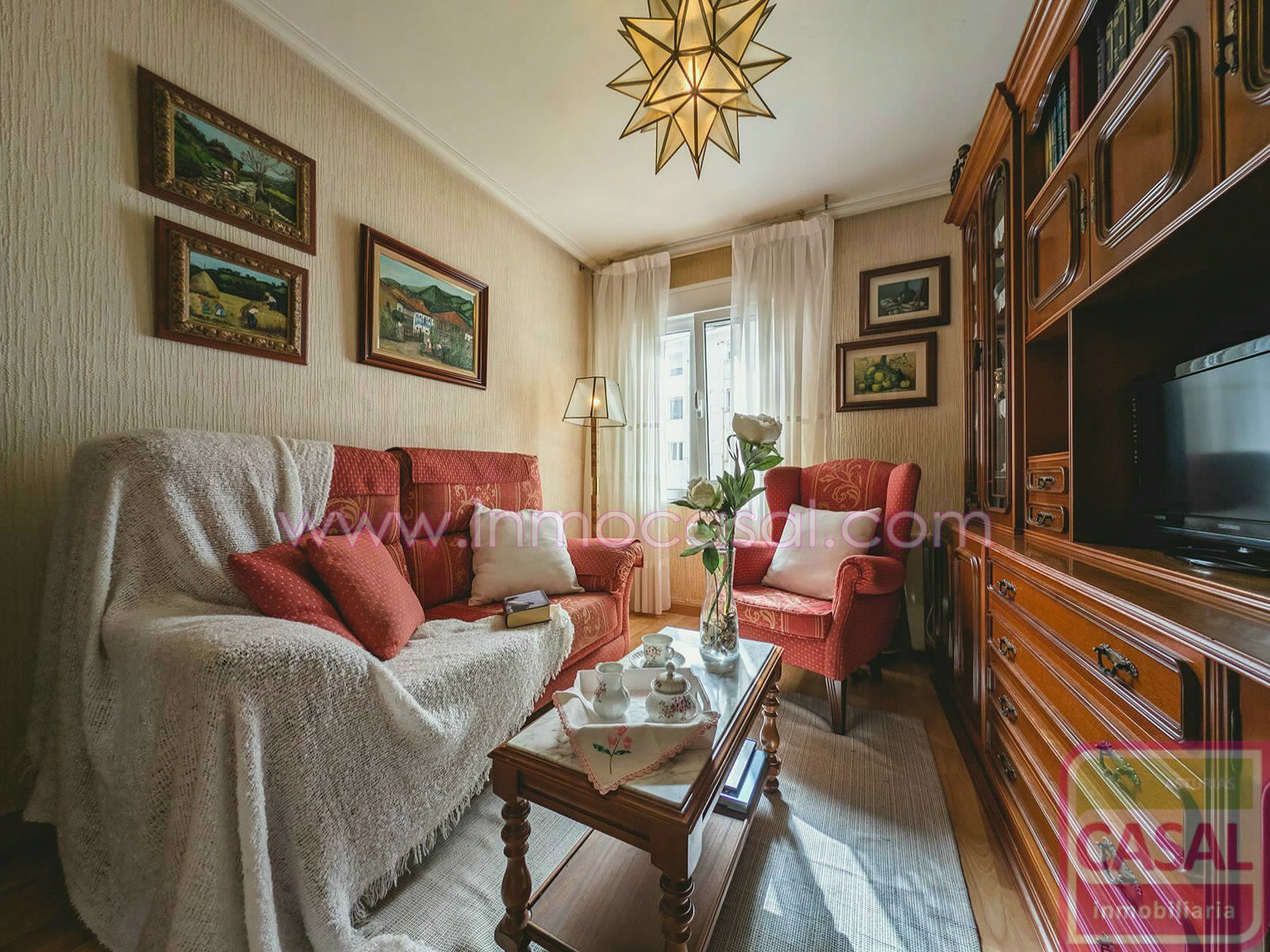 Sala de estar de Piso en venta en Oviedo  con Amueblado