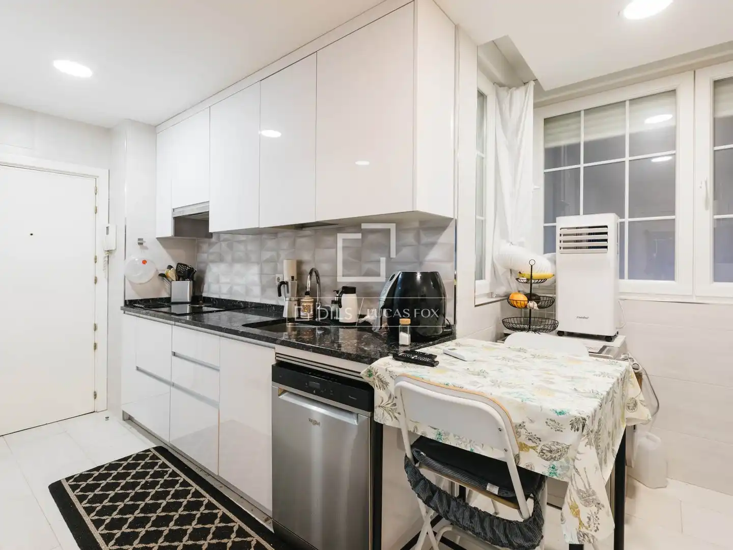 Kitchen of Flat for rent in Madrid  with Air Conditioner, Heating and Private garden