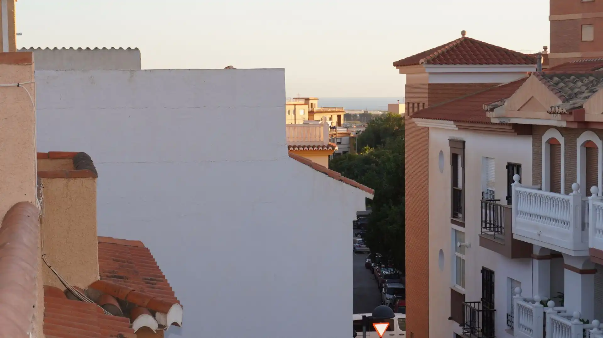 Vista exterior de Casa adosada en venda en Motril amb Aire condicionat i Terrassa