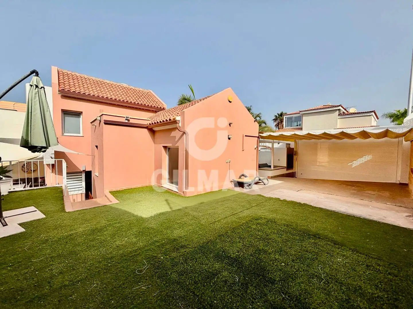 Vista exterior de Casa adosada en venta en Adeje con Jardín privado, Terraza y Amueblado