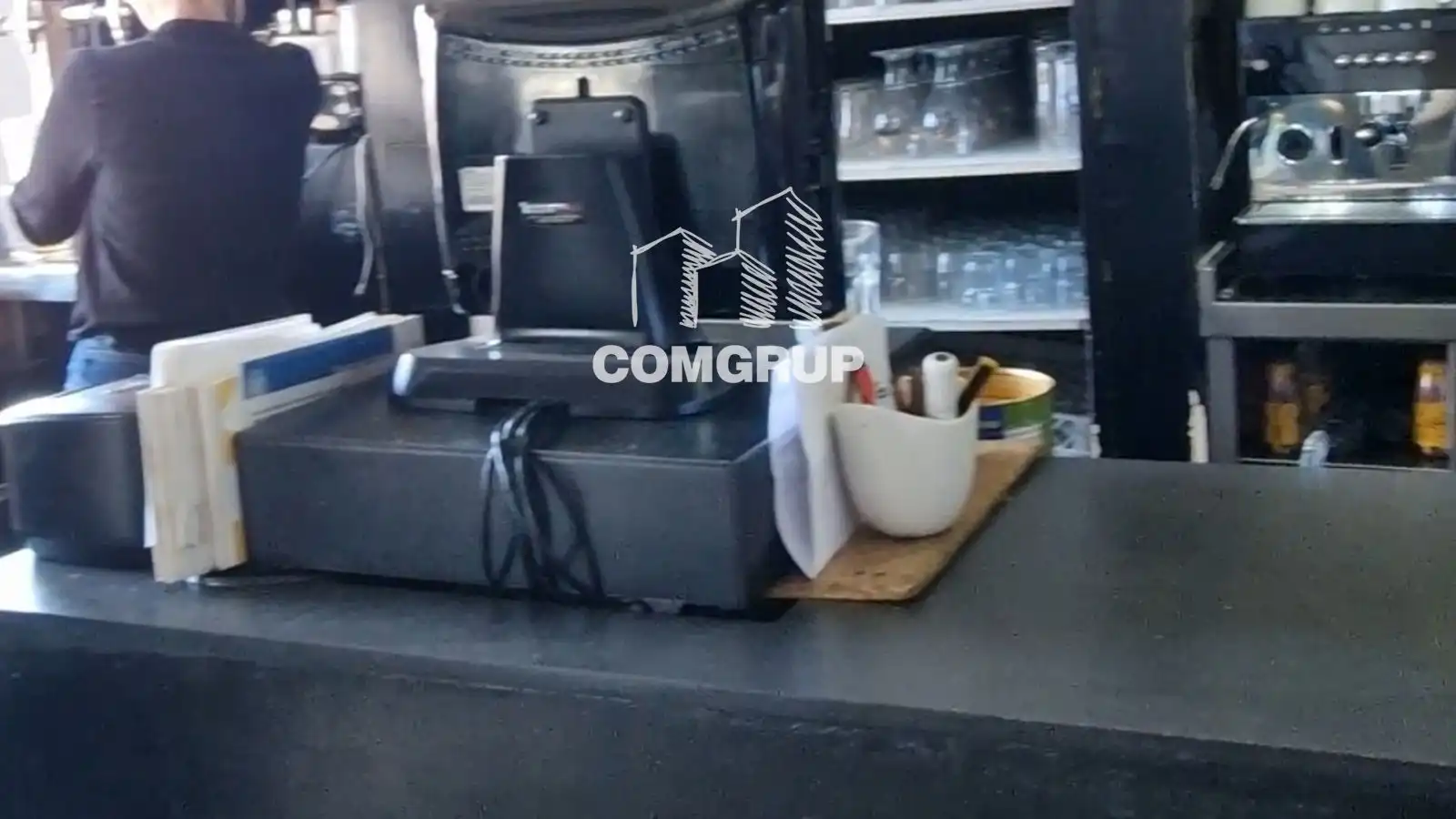 Local en traspaso en Badalona con Aire acondicionado y Amueblado