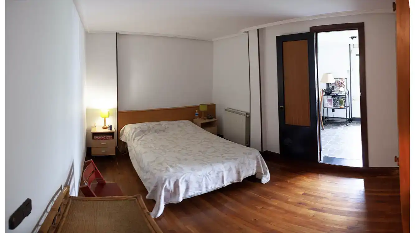 Dormitori de Pis en venda en Donostia - San Sebastián  amb Aire condicionat i Balcó