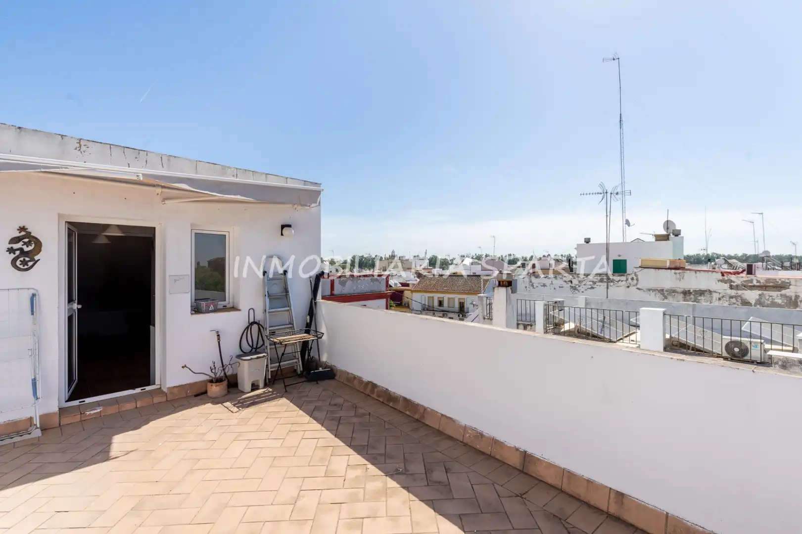 Terraza de Casa adosada en venta en Gelves con Terraza, Horno y Lavadora