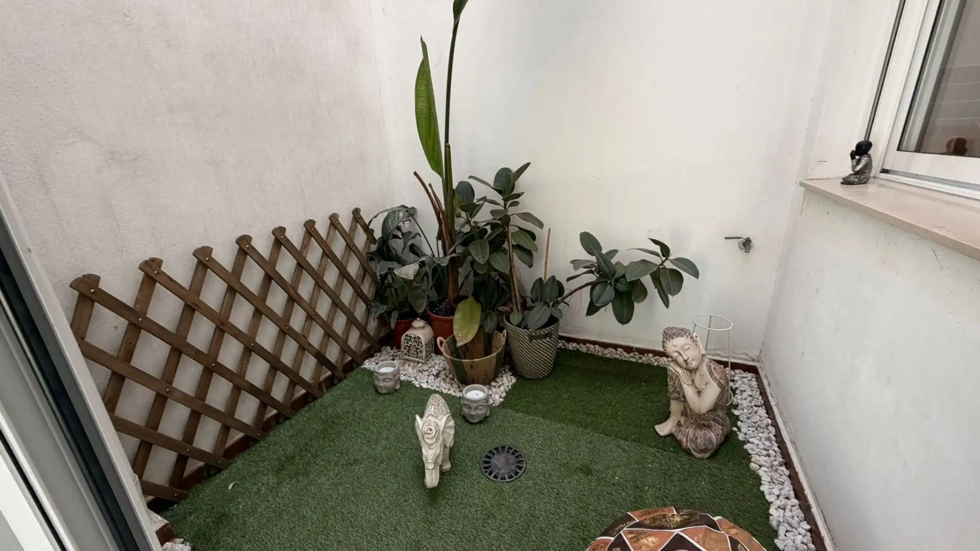 Terrasse von Einfamilien-Reihenhaus zum Verkauf in Villanueva de Castellón mit Klimaanlage und Abstellraum
