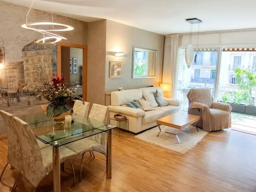 Piso con ascensor en venta en Comte d'Urgell 96-98, imagen 2