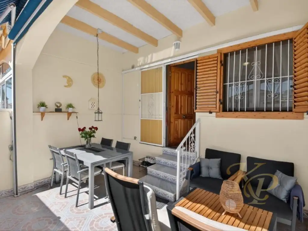 Vista exterior de Casa adosada en venta en Orihuela con Aire acondicionado, Jardín privado y Piscina