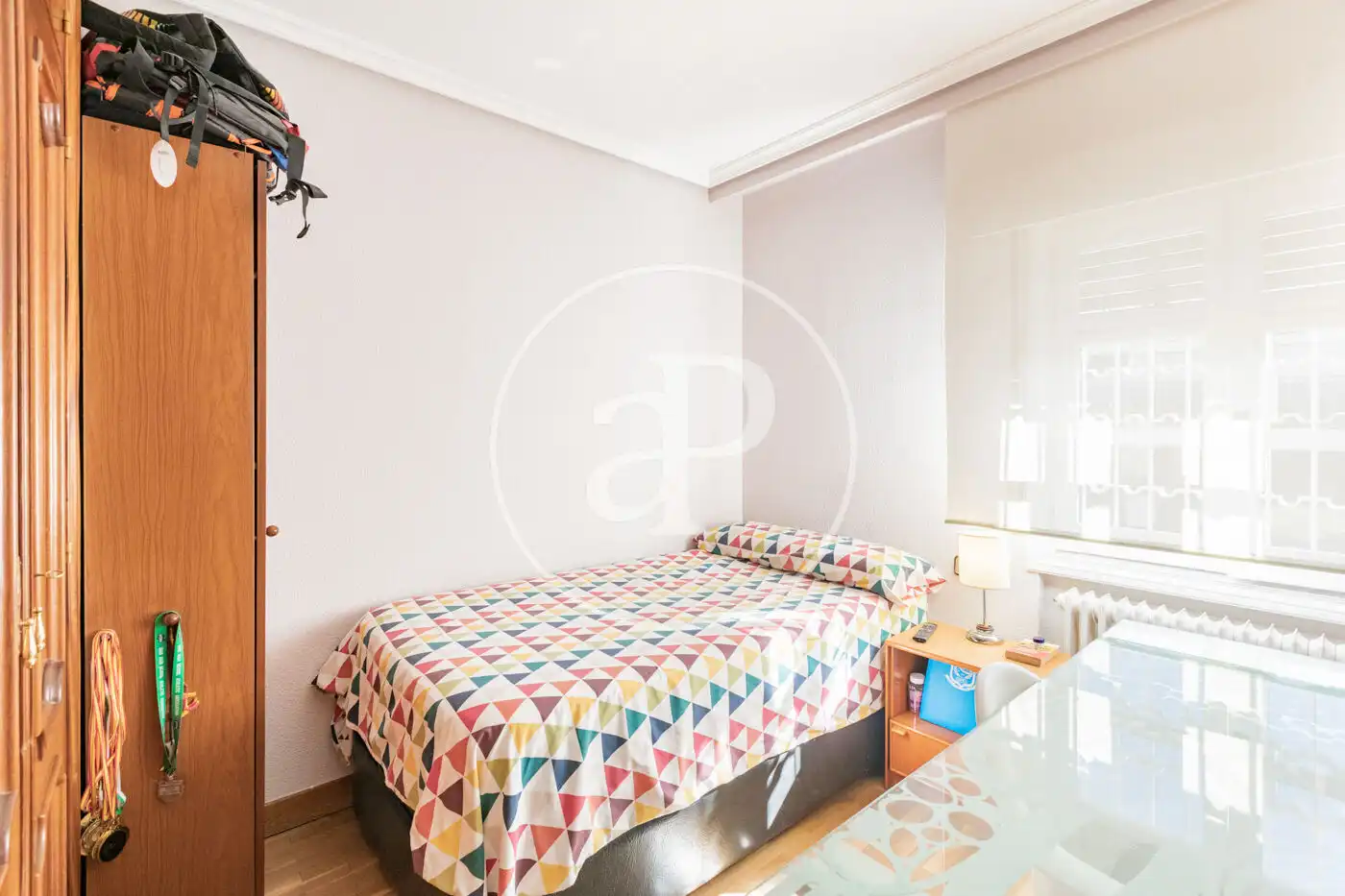 Habitación de Casa adosada en venta en Madrid con Aire acondicionado, Calefacción y Jardín privado