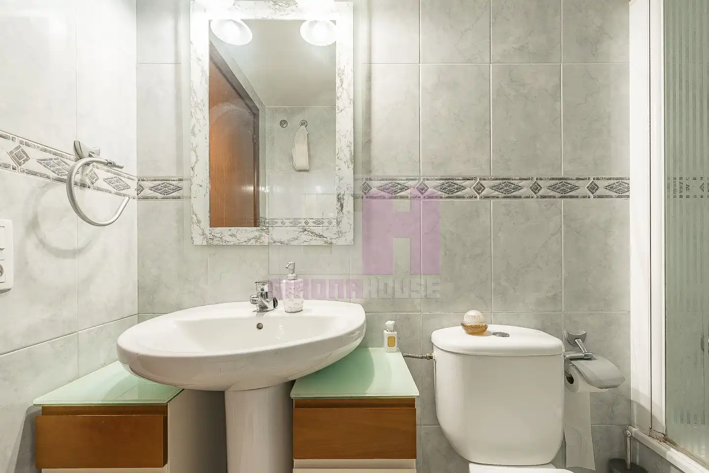 Baño de Dúplex en venta en Salt con Calefacción, Terraza y Amueblado