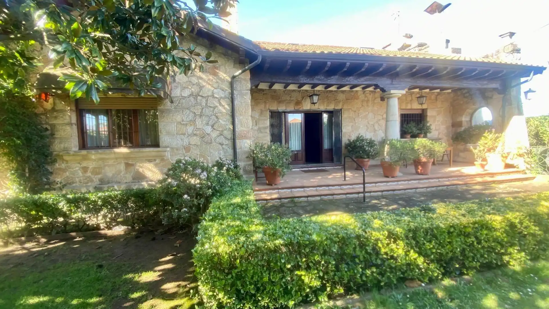 Jardí de Casa o xalet en venda en Torrelavega  amb Calefacció, Jardí privat i Terrassa