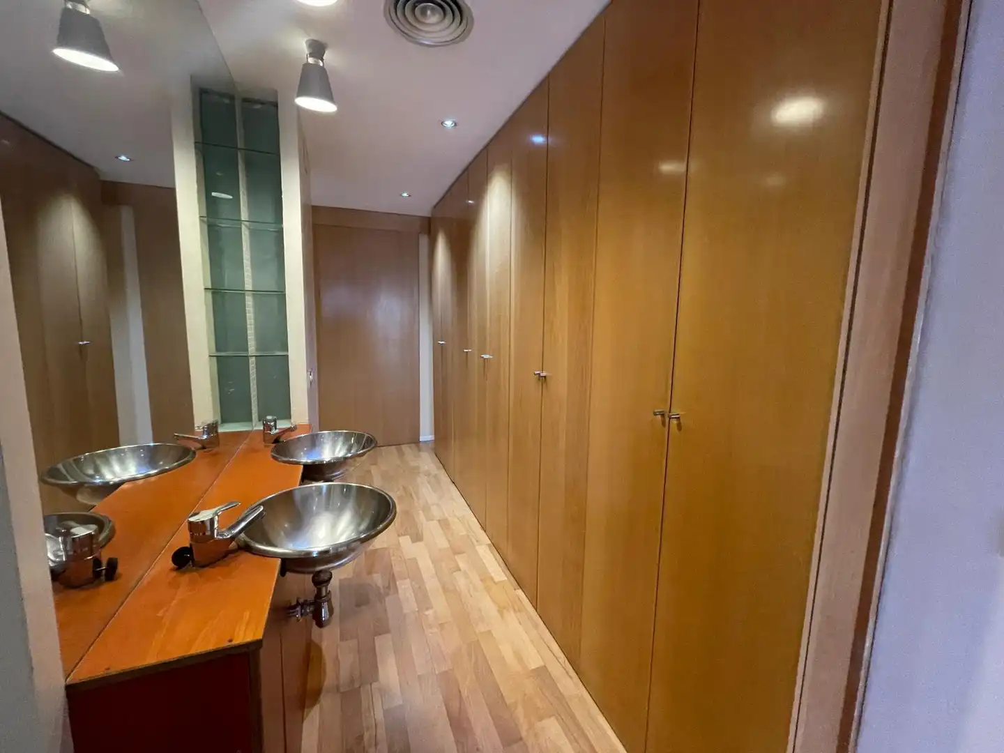 Baño de Apartamento de alquiler en Zaragoza con Aire acondicionado, Calefacción y Parquet