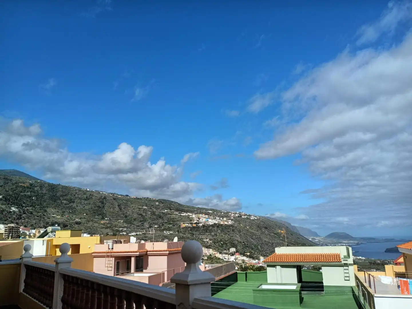 Vista exterior de Casa o xalet en venda en Icod de los Vinos amb Terrassa i Balcó