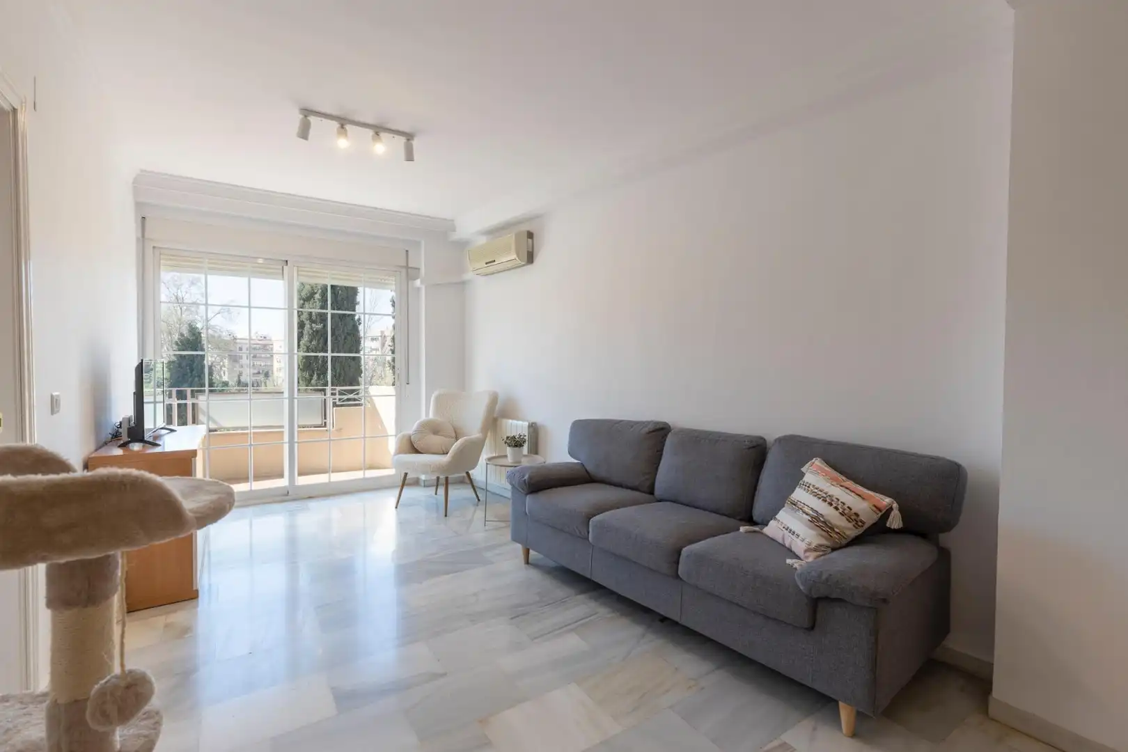 Living room of Flat for sale in  Granada Capital  with Air Conditioner, Heating and Terrace