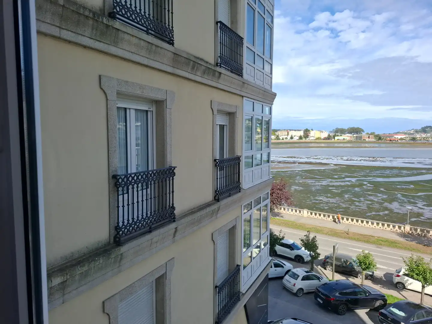 Vista exterior de Piso en venta en Viveiro, Lugo