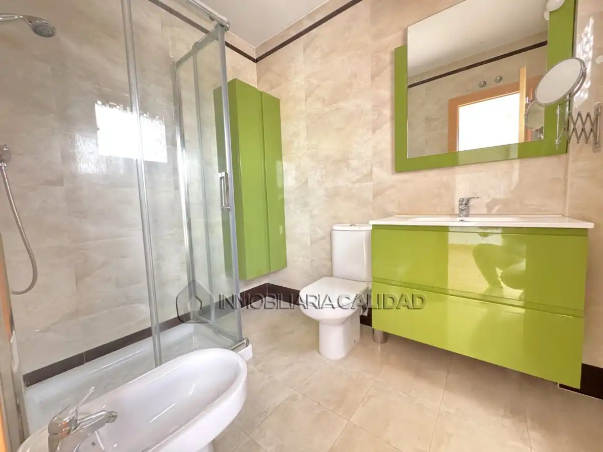Bany de Casa o xalet en venda en Burgos amb Calefacció, Terrassa i Traster