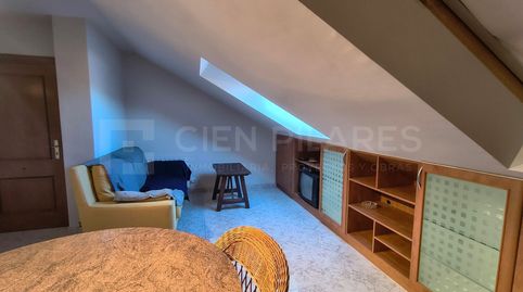 Coqueto ático en tercera planta sin ascensor, muy soleado y lleno de encanto. Dispone de dos habitaciones, un baño y una acogedora, imatge 4