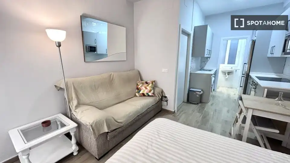 Schlafzimmer von Wohnung zur untervermieten in Sevilla mit Klimaanlage, Heizung und Terrasse