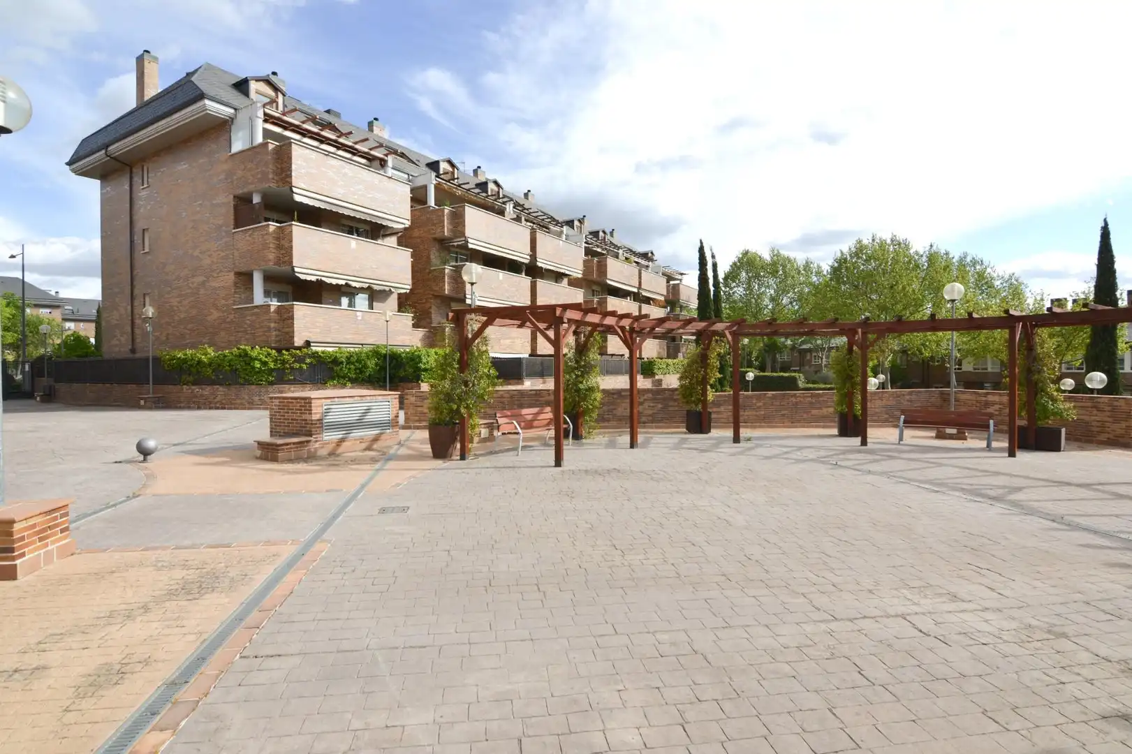 Vista exterior de Pis en venda en Boadilla del Monte amb Calefacció, Terrassa i Traster