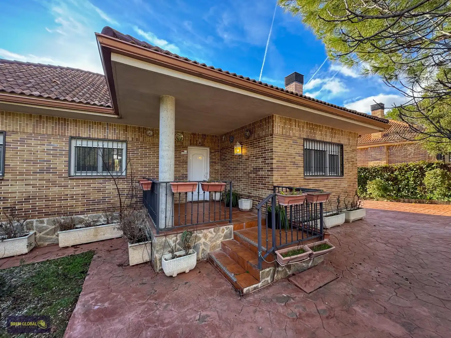 Vista exterior de Casa o chalet en venta en Lozoyuela-Navas-Sieteiglesias con Jardín privado