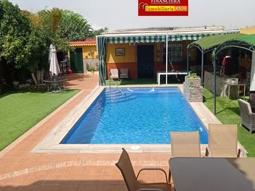 Villa con piscina in vendita a Nueva Alcalá