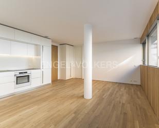 Sala d'estar de Apartament de lloguer en  Madrid Capital amb Aire condicionat, Calefacció i Traster