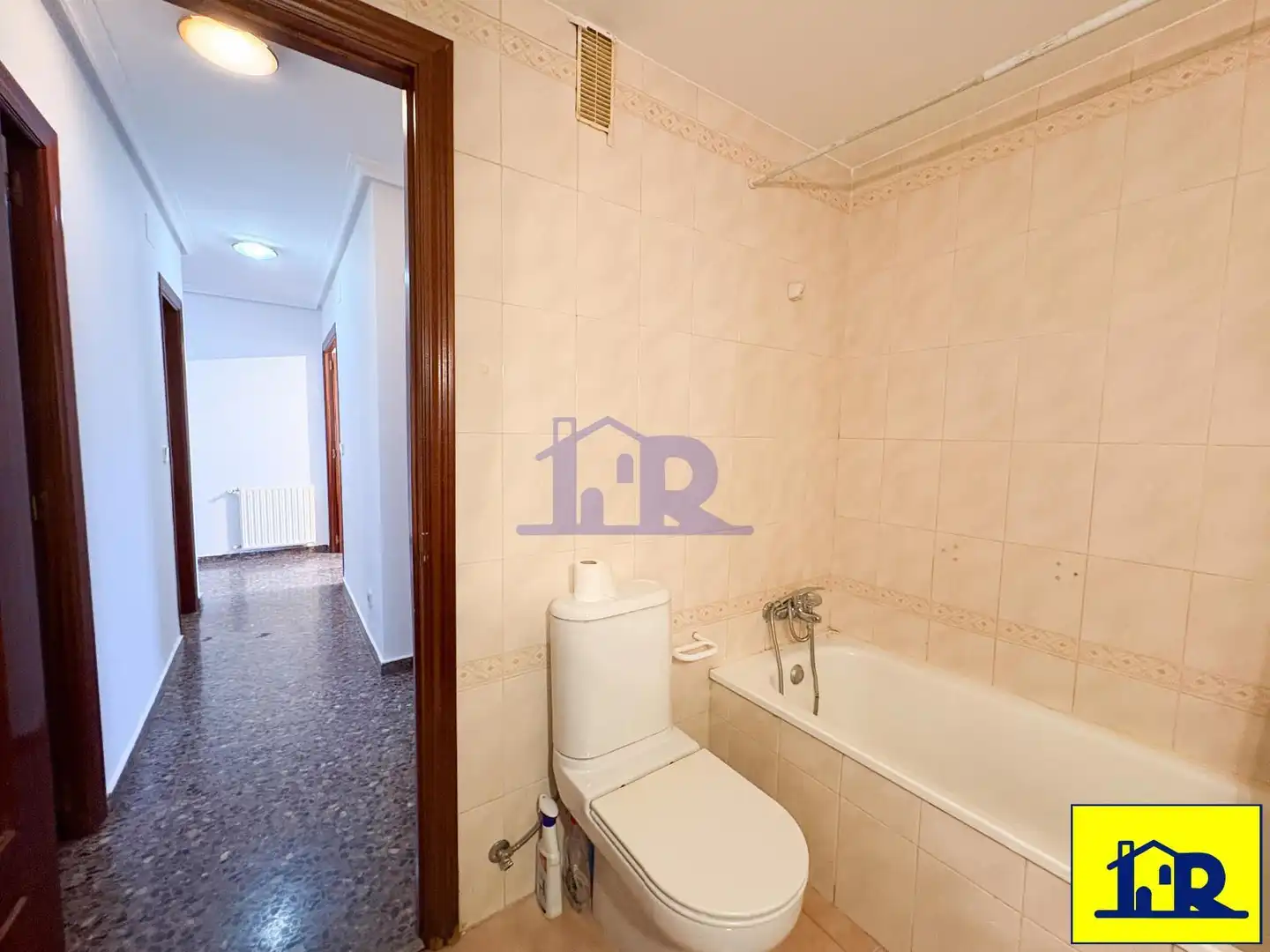 Bany de Pis en venda en Cuenca amb Calefacció, Terrassa i Traster