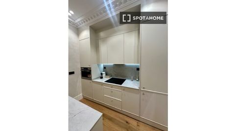 Photo 4 of Room in Cortes - Huertas, Madrid Capital