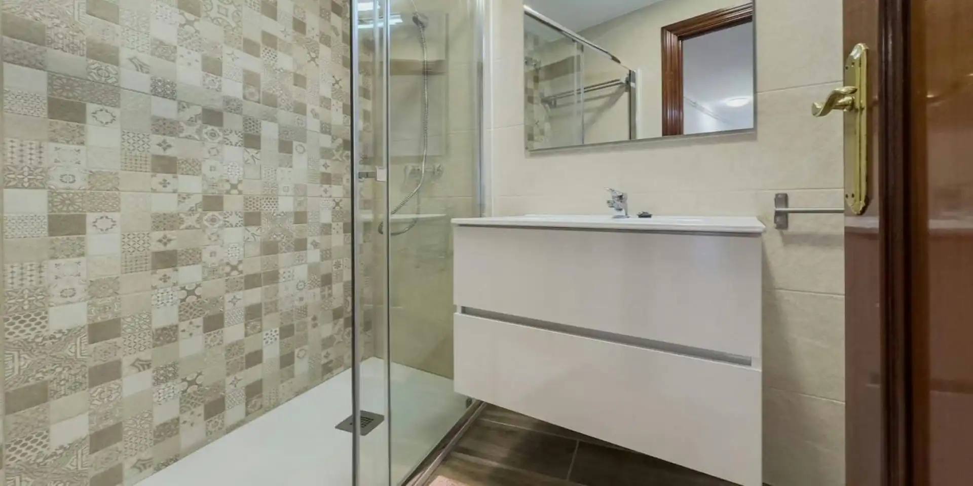 Baño de Piso para compartir en Barcelona con Amueblado y Lavadora