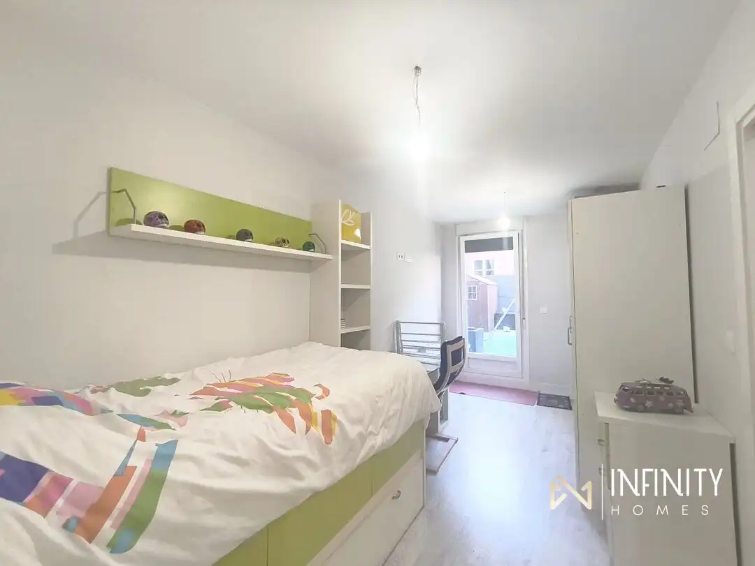 Schlafzimmer von Wohnung zur Miete in Bilbao  mit Heizung, Terrasse und Balkon