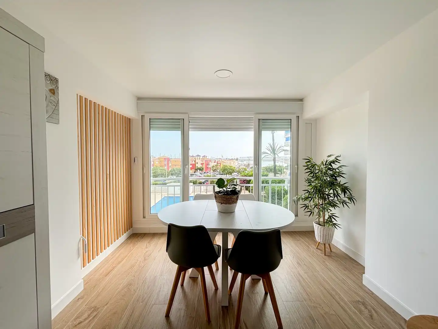 Menjador de Apartament de lloguer en Torrevieja amb Piscina i Piscina comunitària
