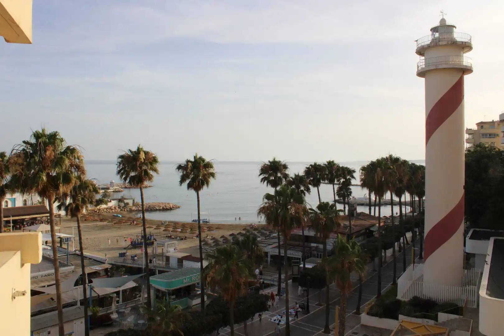 Vista exterior de Pis en venda en Marbella amb Aire condicionat, Terrassa i Piscina