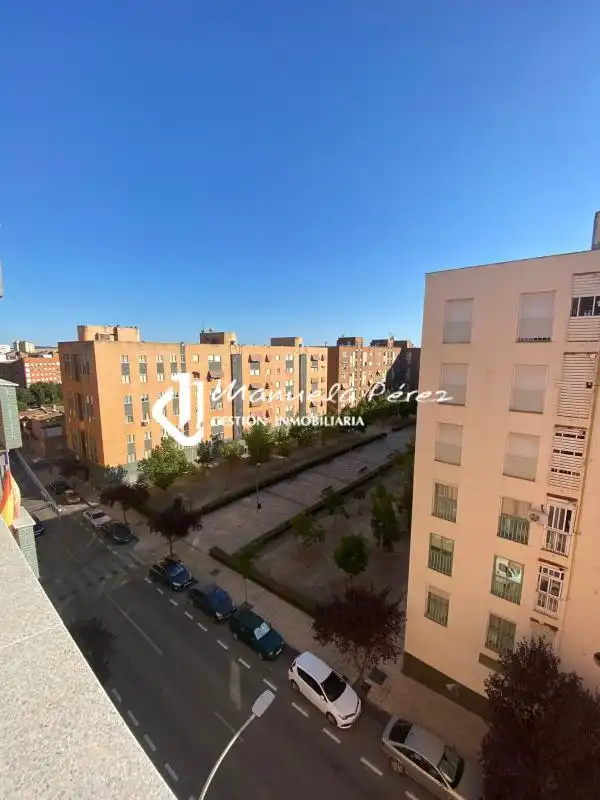 Außenansicht von Wohnung zum Verkauf in Cáceres mit Klimaanlage, Heizung und Terrasse