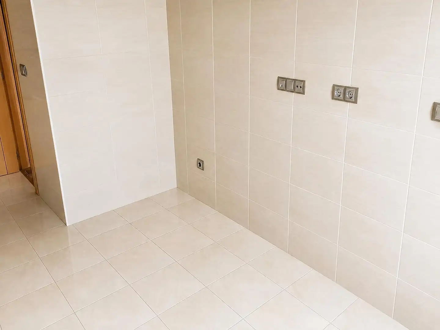 Bathroom of Flat for rent in Elche / Elx  with Parquet flooring, Terrace and Storage room