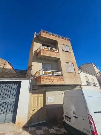 Adossat amb terrassa en venda a Calle Huertas 19