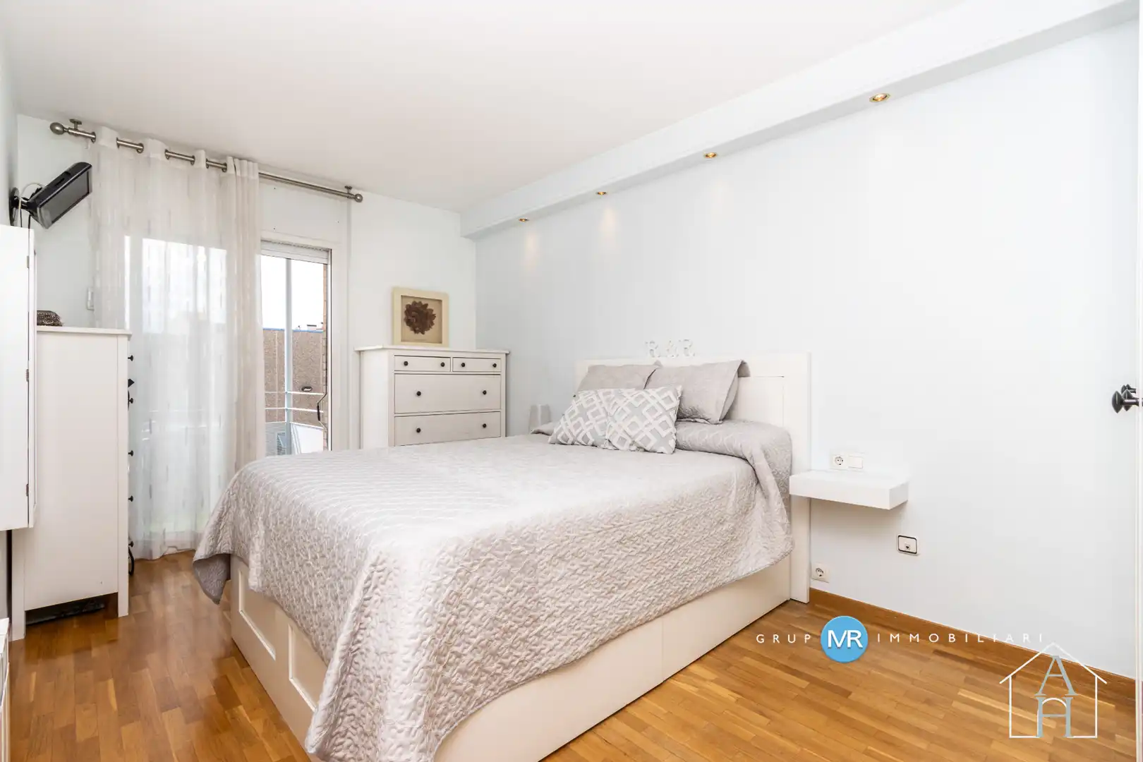 Bedroom of Flat for sale in Terrassa  with Air Conditioner, Heating and Parquet flooring