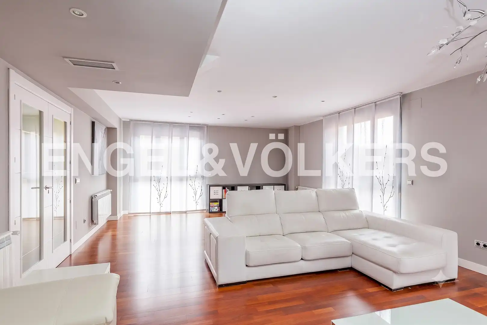 Sala d'estar de Àtic de lloguer en Madrid amb Aire condicionat, Calefacció i Piscina