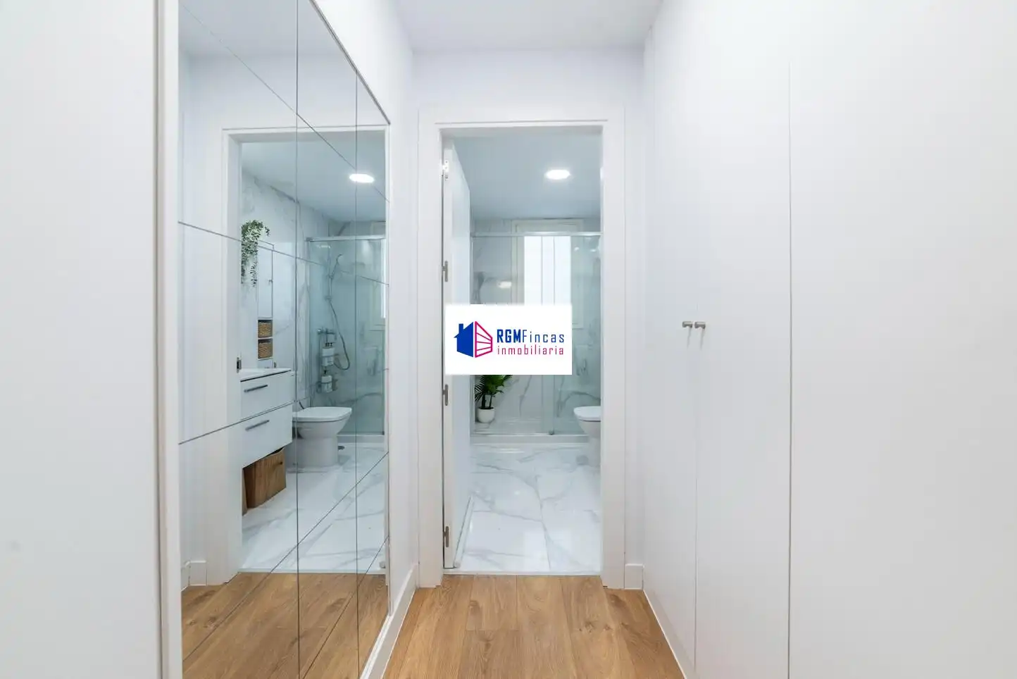 Baño de Piso en venta en Sevilla con Aire acondicionado, Calefacción y Jardín privado