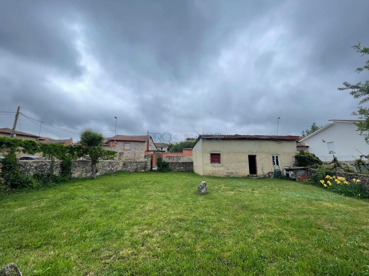Finca rústica en venda en Valdepiélago amb Jardí privat