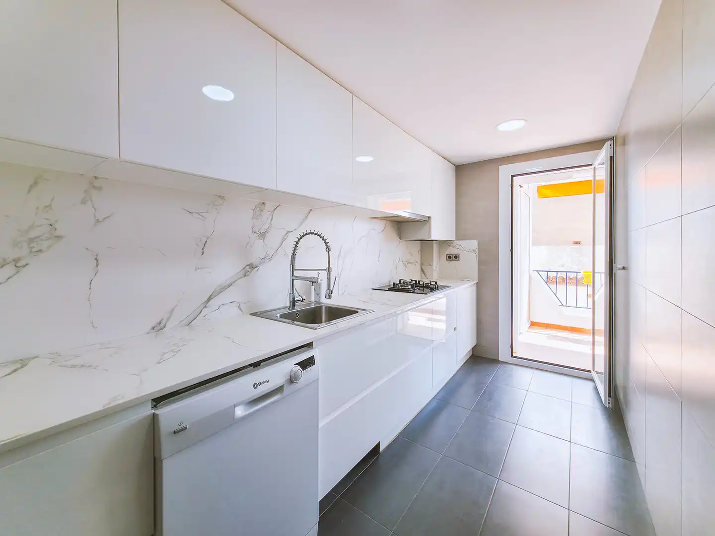 Küche von Wohnung zum Verkauf in Sant Pol de Mar mit Klimaanlage, Heizung und Parkett